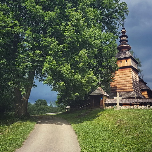 Cerkiew w Kotani nie trafia wraz z innymi wityniami z tego regionu na list wiatowego dziedzictwa UNESCO. Moe i dobrze - duej nie straci swego niepowtarzalnego uroku