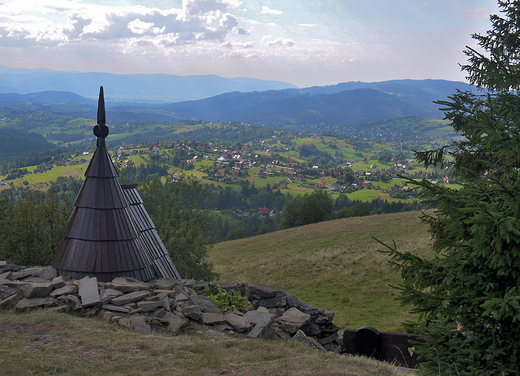 Ochodzita-895 m n.p.m.-zabytkowa kapliczka.