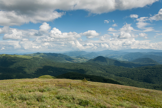 Widok z Tarnicy na Bieszczady Ukrainy