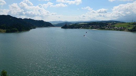 Pieniny widok z zamku Czorsztyn w kierunku zamku Niedzica