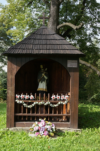 Dwr Michaowskich w Laskowej -kapliczka Nepomuka