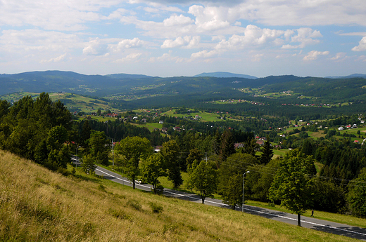 Widok z Ochodzitej na Beskid lski.