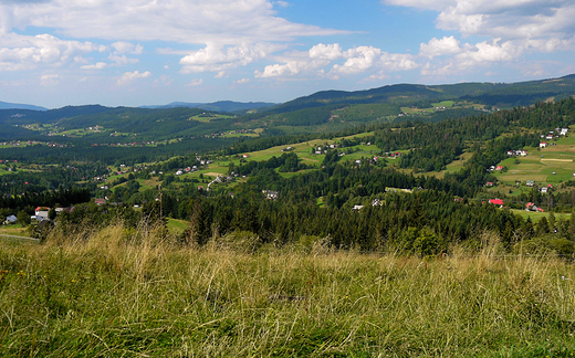 Panorama Beskidw z Ochodzitej.