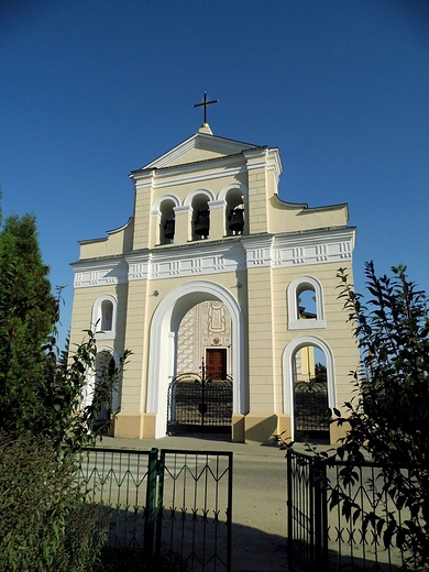 Zabytkowa dzwonnica - pozostao po dawnym kociele