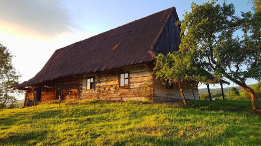 Pikna emkowska chya na kocu Bartnego. Beskid Niski