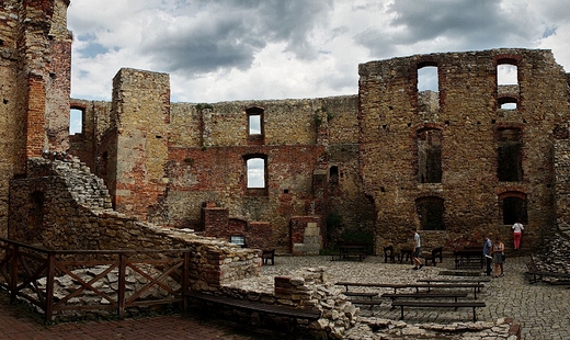 Siewierz - ruiny zamku biskupiego 1 poowa XIV w.