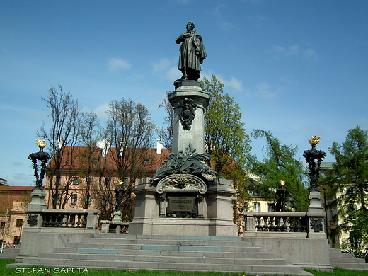 Pomnik Adama Mickiewicza na Krakowskim Przedmieciu - Warszawa.