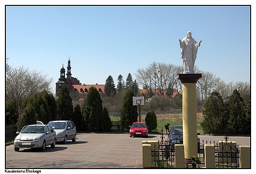 Kazimierz Biskupi - Klasztor Misjonarzy witej Rodziny (dawny klasztor Bernardynw)