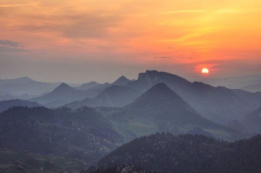 Panorama z Wysokiego Wierchu na Pieniny waciwe z Trzema Koronami na pierwszym planie