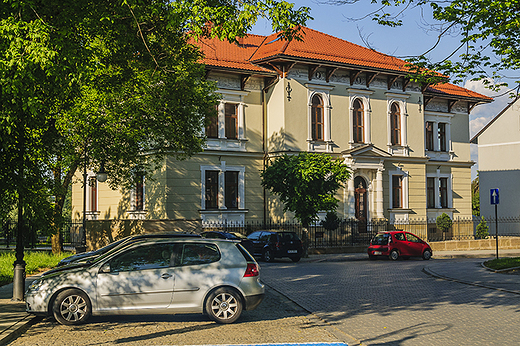 Krosno i bydynek dawniej banku, a obecnie nie wiadomo na ulicy Kapucyńskiej