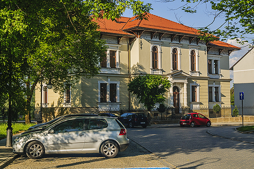 Krosno i bydynek dawniej banku, a obecnie nie wiadomo na ulicy Kapucyskiej