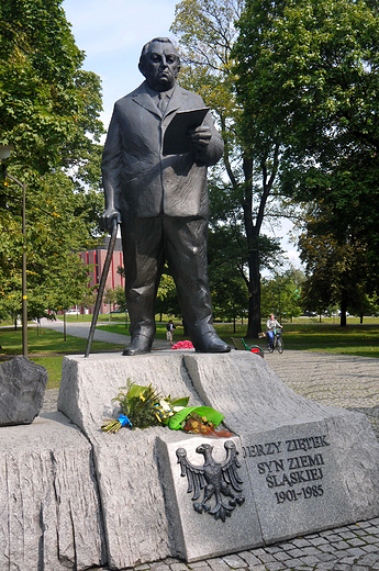 Katowice. Pomnik gen. Zitka