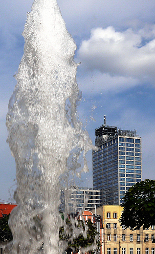 Katowice. Fontanna w centrum miasta.