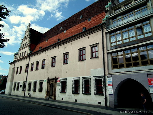 Brzeg - najpikniejszy renesansowy Ratusz budowany etapami od ok.1300r. - dzisiejszy ksztat nadaa mu przebudowa z lat 1570-1572