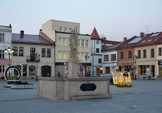 ywiec w beznieny styczniowy dzie. Rynek z fontann w. Floriana.