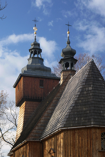 Stara Wie koo Wilamowic. Drewniany koci parafialny pod wezwaniem Podwyszenia Krzya witego z 1522 roku