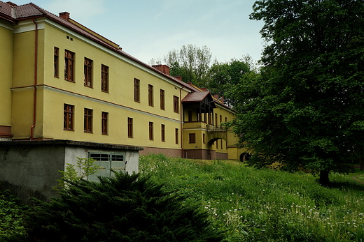 Zesp dworsko-parkowy w Czernichowie