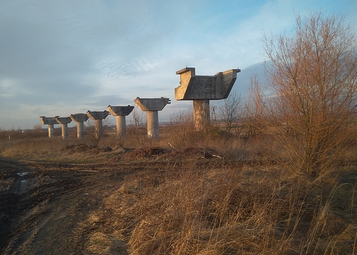 opuszczony wiadukt