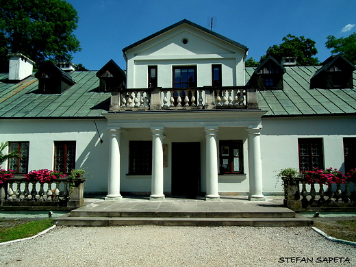 Dworek rodziny Walewskich z 1878 r. we wntrzu muzeum Mikoaja Reja w Nagowicach.