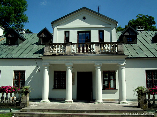 Dworek rodziny Walewskich z 1878 r. we wntrzu muzeum Mikoaja Reja w Nagowicach.