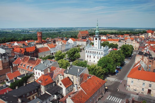 Widok na Che�mno z wie�y ko�cio�a farnego. Na pierwszym planie rynek z renesansowym ratuszem