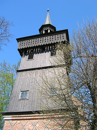 Raciborowice.Dzwonnica gotycka z XV w.