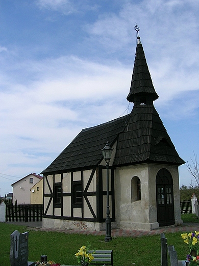 Dziergowice.Kaplica-kostnica pw.w.Anny z 1794r.