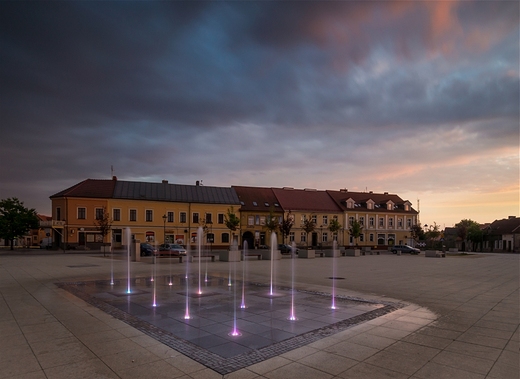 Murowana Golina - rynek miasteczka po rewitalizacji