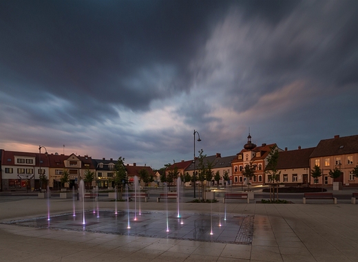 Murowana Golina - rynek miasteczka po rewitalizacji