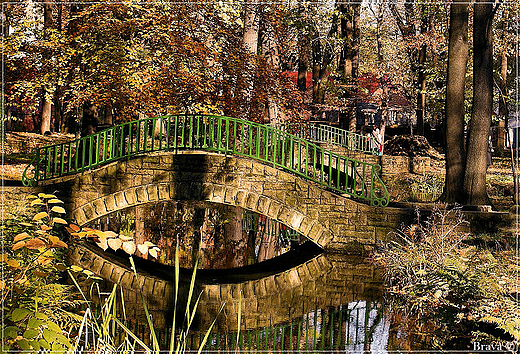 Zamek w ywcu - park zamkowy - romantyczne mostki