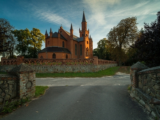 Grylewo - neogotycki koci w. Katarzyny wzniesiony w latach 1861-1866.