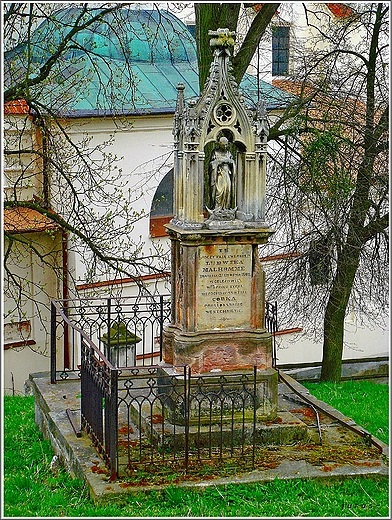 KAZIMIERZ DOLNY - POMNIK NAGROBNY