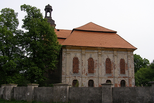 Goszcz. Ruiny kocioa przy zespole paacowym.