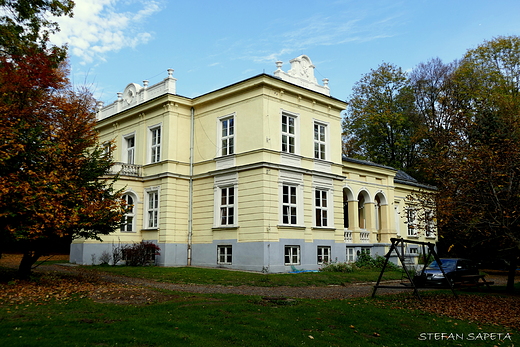 Paac Zakrzeskich w Sieborowicach - obecnie Pastwowy Dom Dziecka.