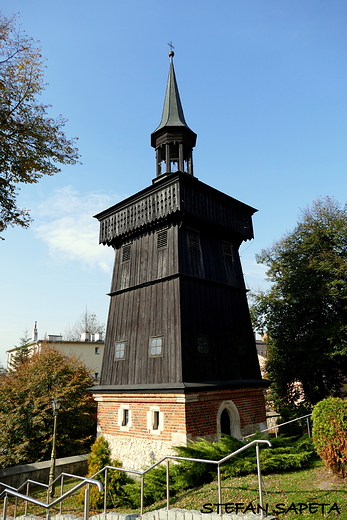 Dzwonnica przy kociele w.Magorzaty w Raciborowicach.