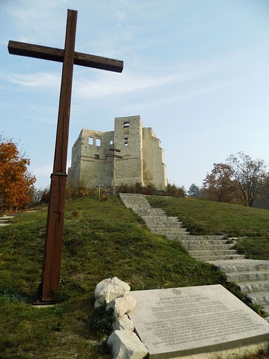 Pomnik Powstacw Styczniowych na wzgrzu zamkowym