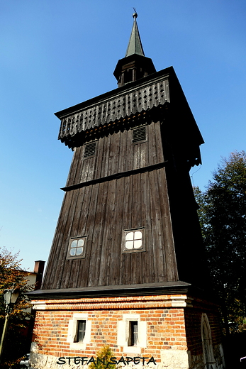 Dzwonnica przy kociele w.Magorzaty w Raciborowicach.