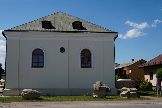 Synagoga w Józefowie obecnie biblioteka