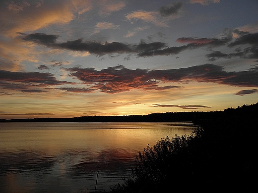 Wschód słońca nad jeziorem Goczałkowickim