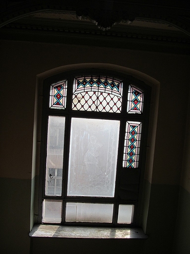 Okno na klatce schodowej