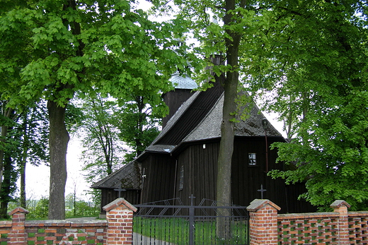 Mylniew. Drewniany koci, prawdopodobnie wzniesiony ju w XIII wieku.