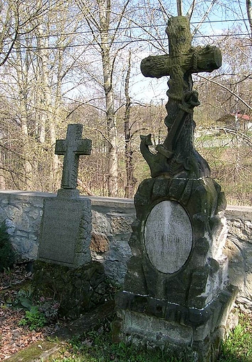 Mikolw-Mokre.Pomnik cmentarny.