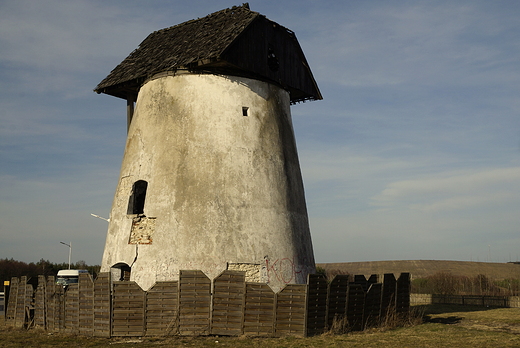 Wiatrak holenderski z pocz. XIX w. w Krasocinie