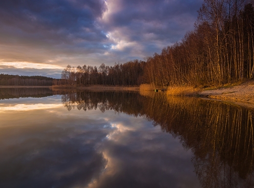 Jezioro Kamiskie - pooone na terenie Parku Krajobrazowego Puszcza Zielonka.