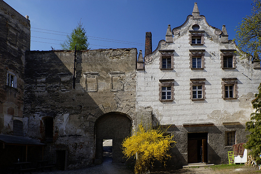 Zamek w Gorzanowie  zesp zamkowy z XVI wieku