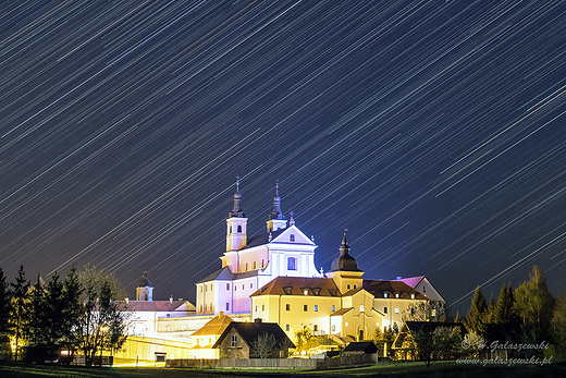 Startrails Klasztor Kameduw