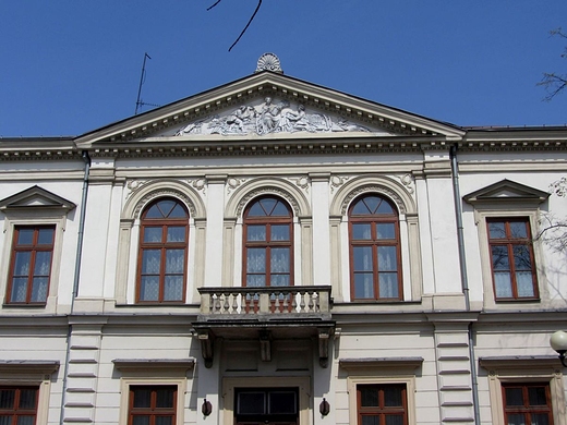 Klasycystyczny XIX-wieczny budynek kurii biskupiej