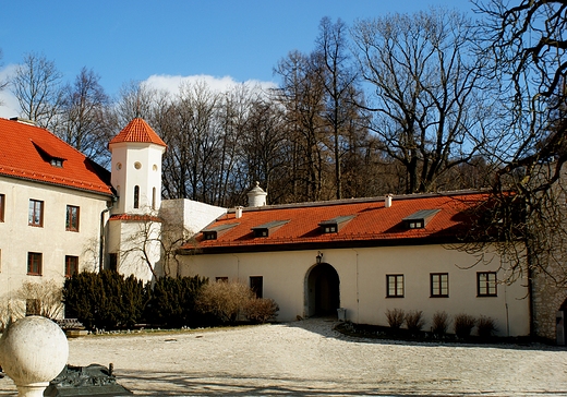 ojcw  dziedziniec  zamku