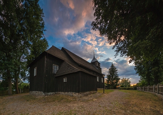 Podlesie Kocielne - drewniany koci w. Anny wzniesiony w 1712 roku.