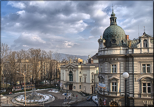 Bielsko Bia - widok na Teatr Polski i plac teatralny